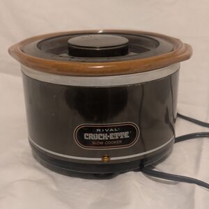 Crock-Ette Slow Cooker - Black and Brown